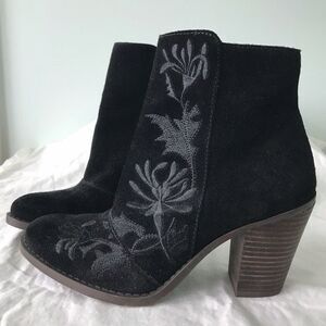 LUCKY BRAND Women’s Black Suede Leather Embroidered Eleanor 2 Ankle Bootie Size